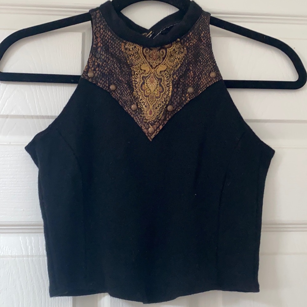 Black crop top festival